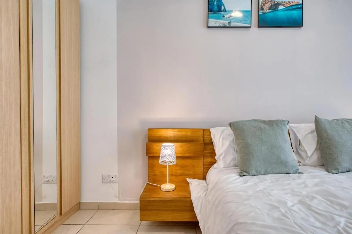 Spacious 3 Bedroom Apt In St Julians Saint Julian's Apartment