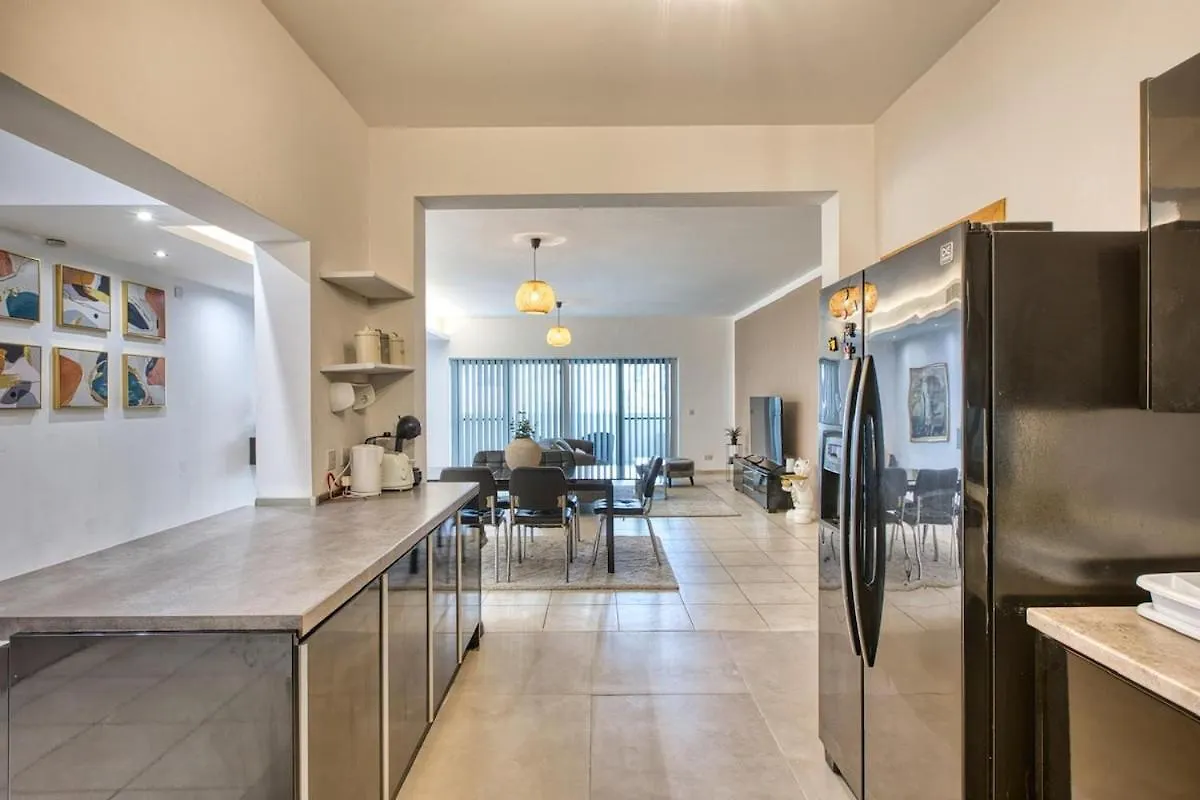 Apartment Spacious 3 Bedroom Apt In St Julians Saint Julian's