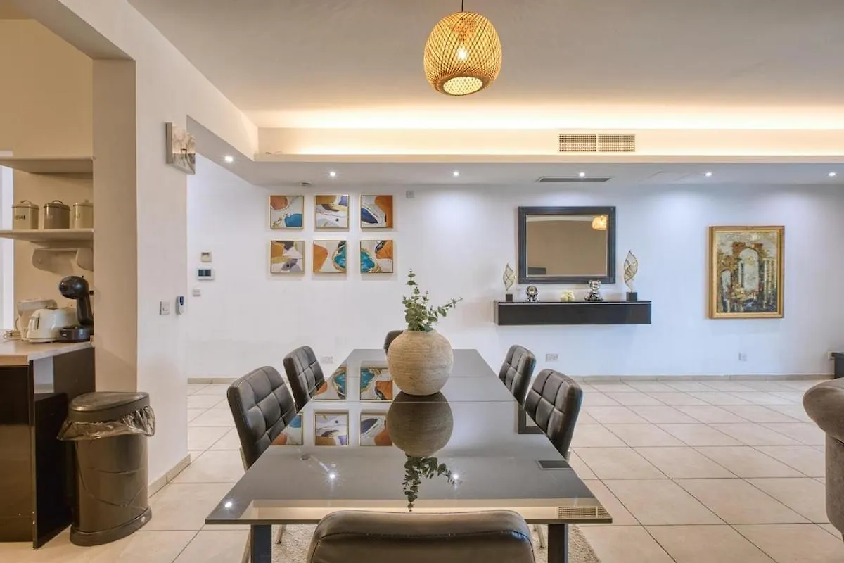 Apartment Spacious 3 Bedroom Apt In St Julians Saint Julian's