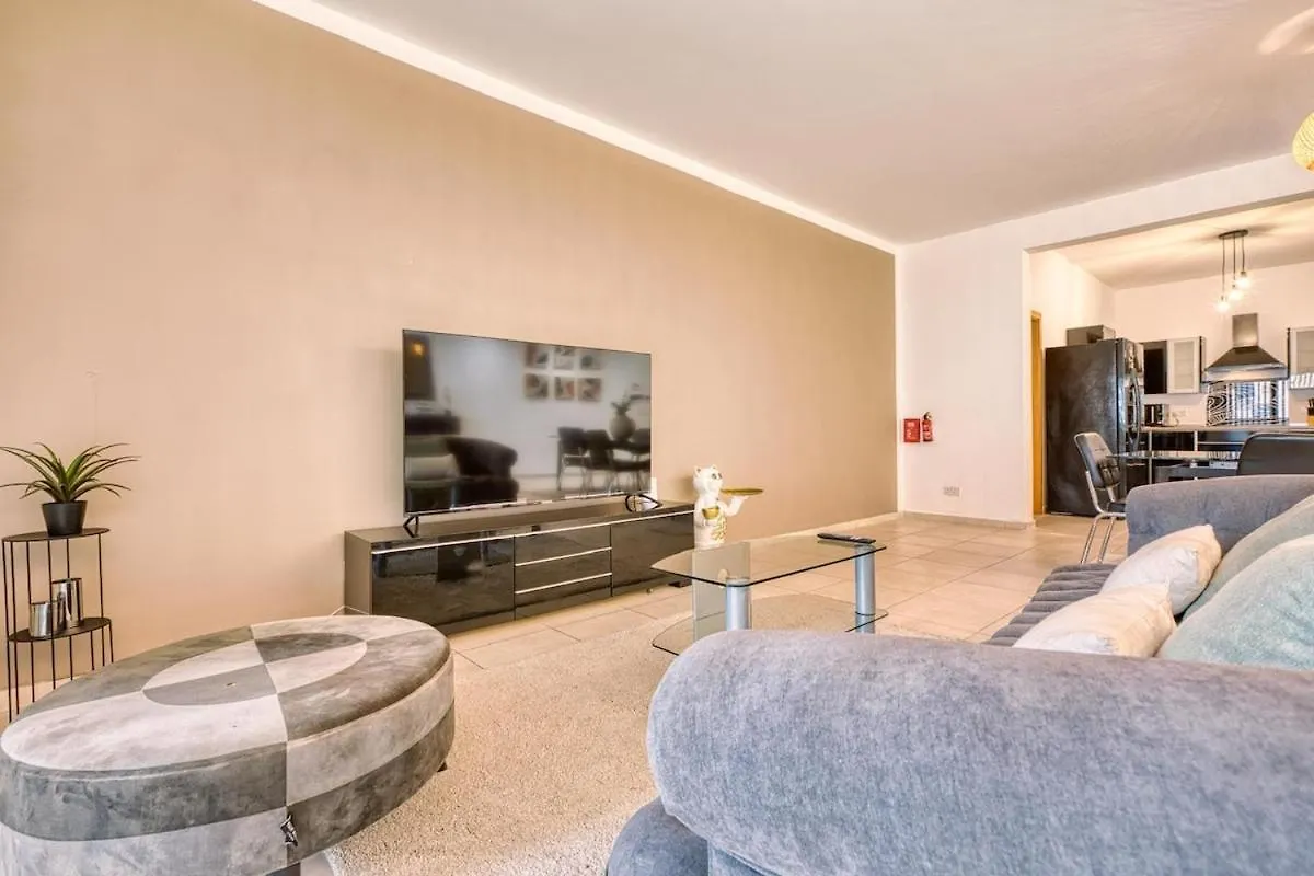 Spacious 3 Bedroom Apt In St Julians Saint Julian's Apartment