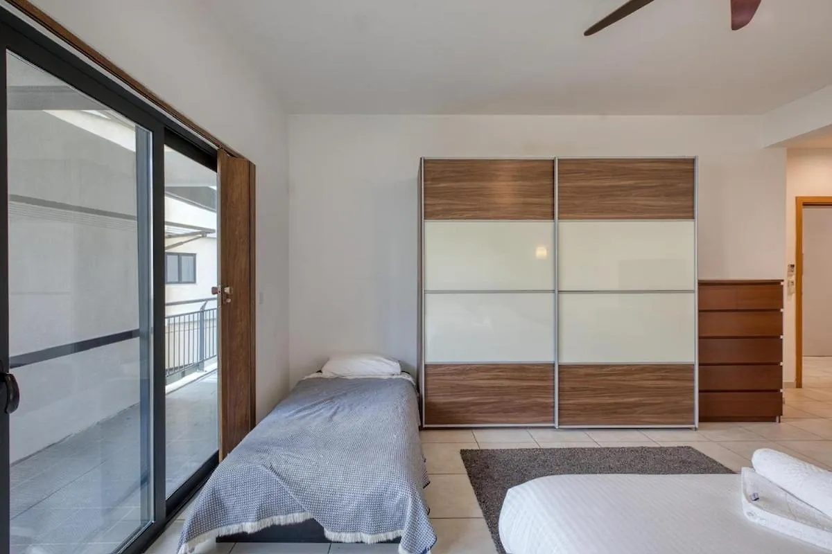Spacious 3 Bedroom Apt In St Julians Saint Julian's 0*,  Malta